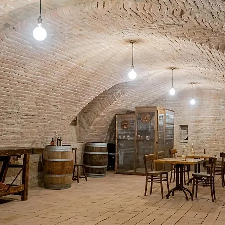 Fermo Della Guazzona ブッセート