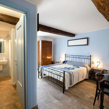 Fermo Della Guazzona Bed & Breakfast