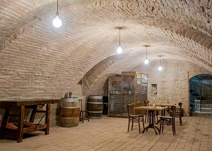 Fermo Della Guazzona ブッセート